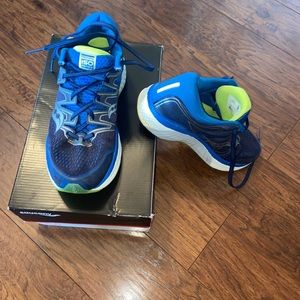 Basically brand new Saucony women’s tennis shoes